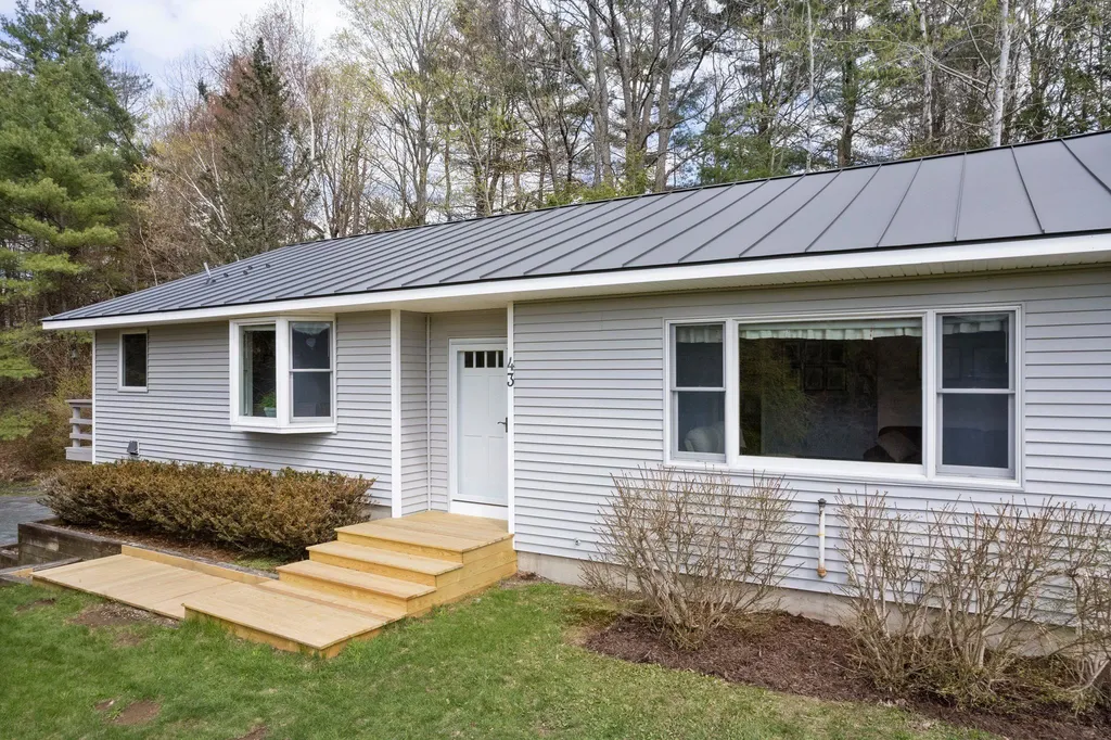 43 Bonner Road Plainfield NH 03781