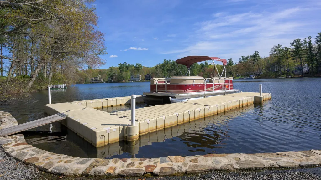 12 Woodvue Road Windham NH 03087