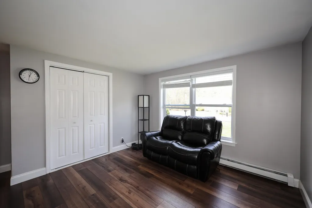 9 Wright Road Derry NH 03038