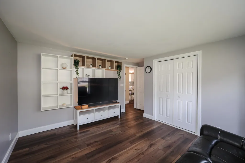 9 Wright Road Derry NH 03038