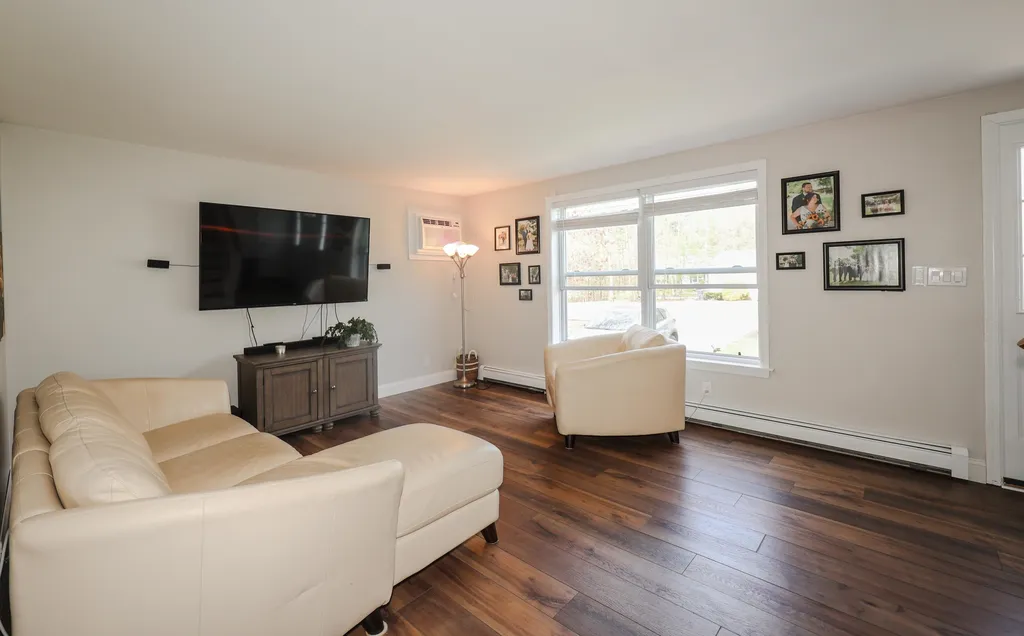 9 Wright Road Derry NH 03038