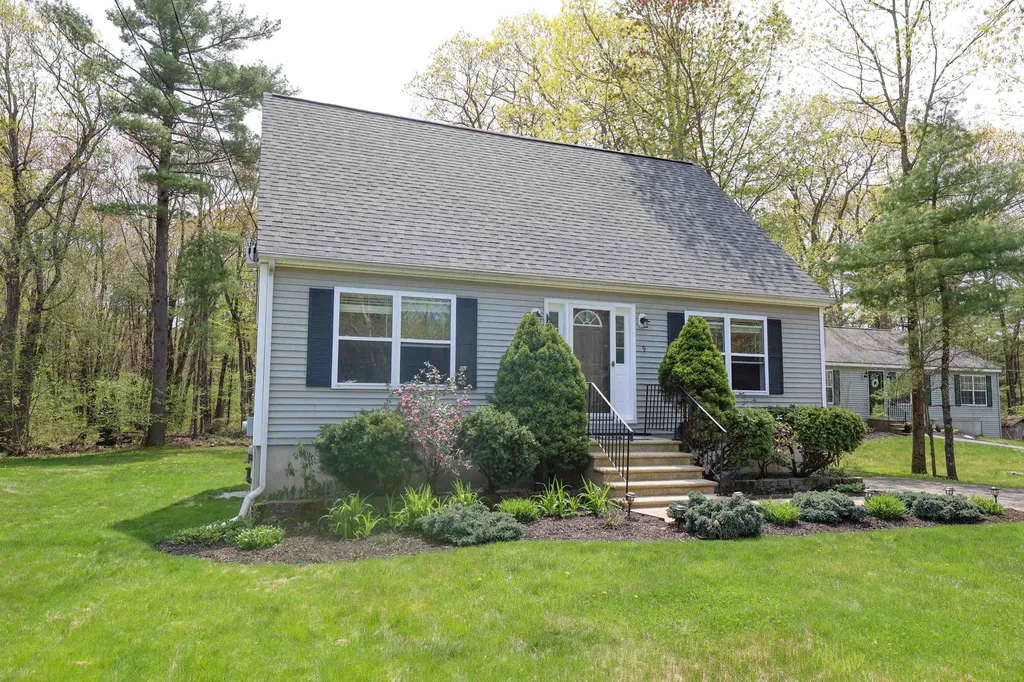 9 Wright Road Derry NH 03038