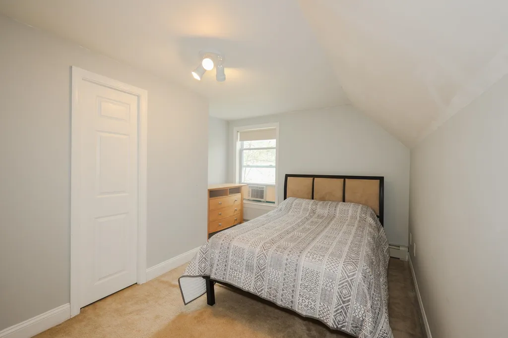 9 Wright Road Derry NH 03038