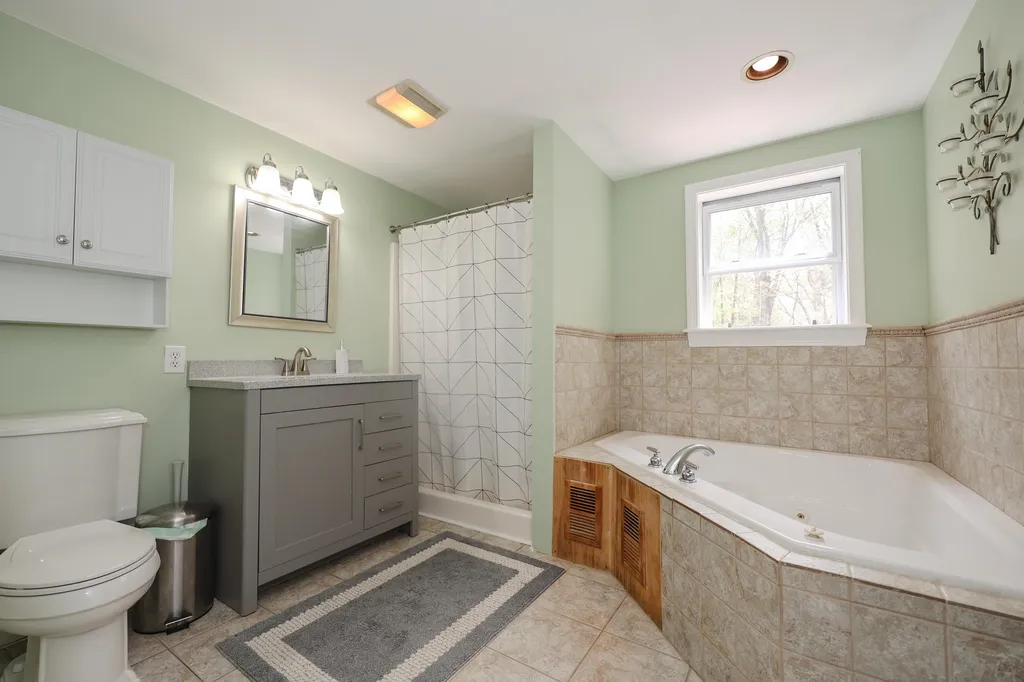 9 Wright Road Derry NH 03038