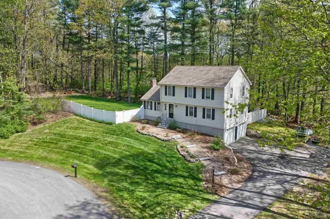 14 Noonan Drive Londonderry NH 03053