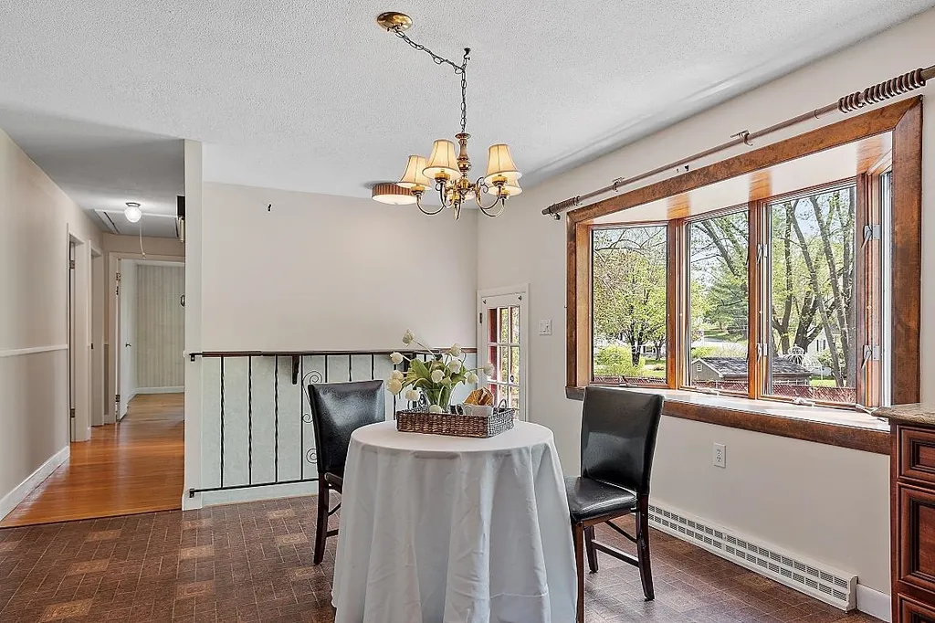 8 Brentwood Avenue Salem NH 03079
