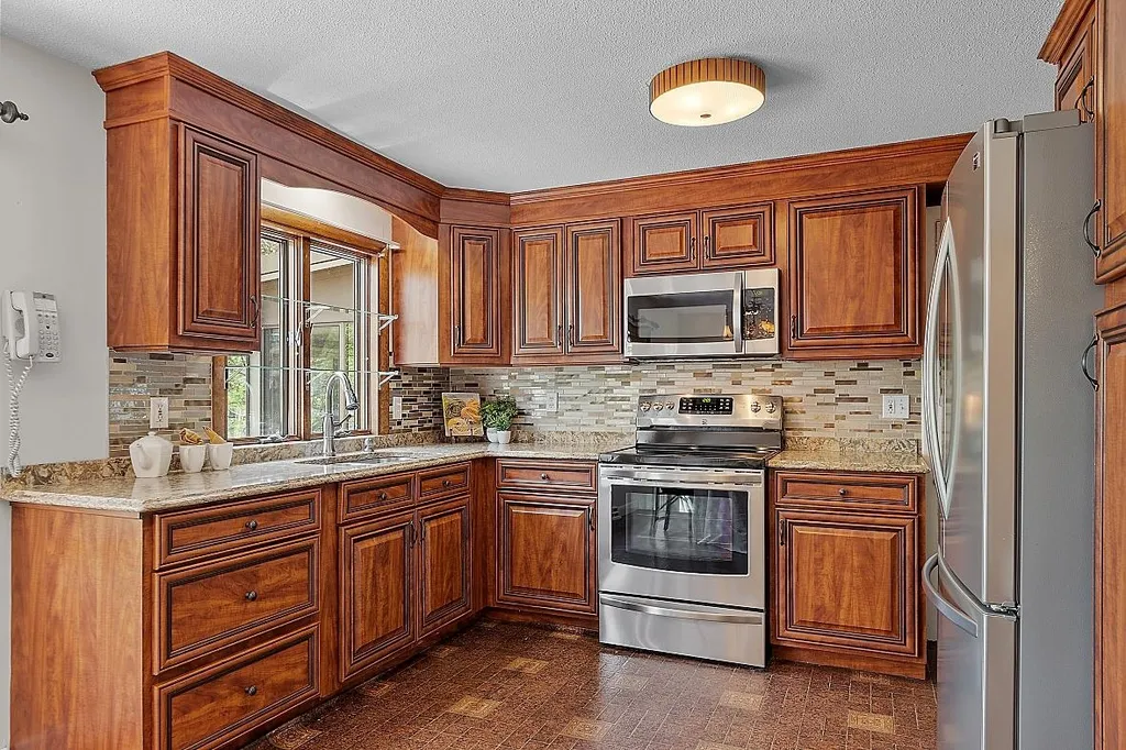 8 Brentwood Avenue Salem NH 03079