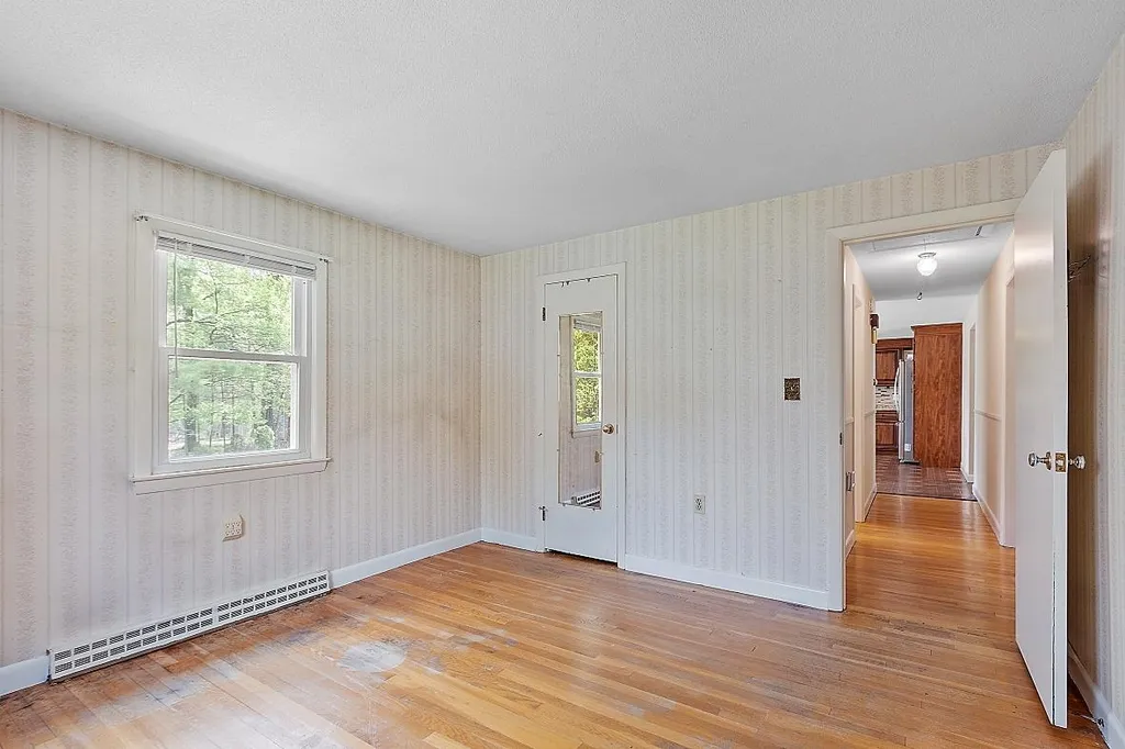 8 Brentwood Avenue Salem NH 03079