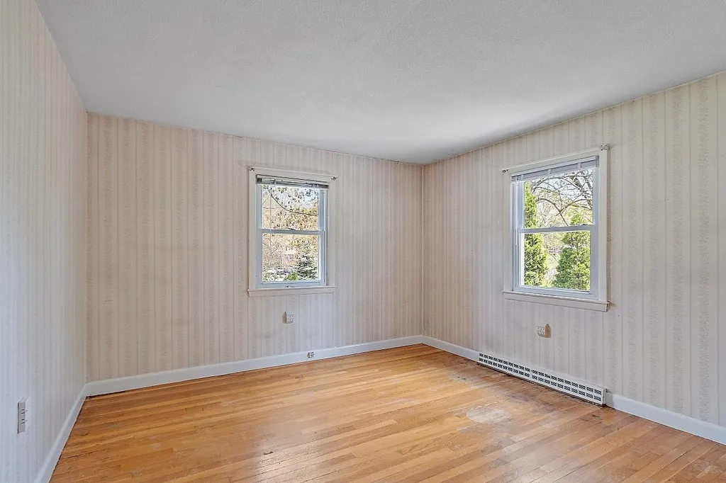 8 Brentwood Avenue Salem NH 03079