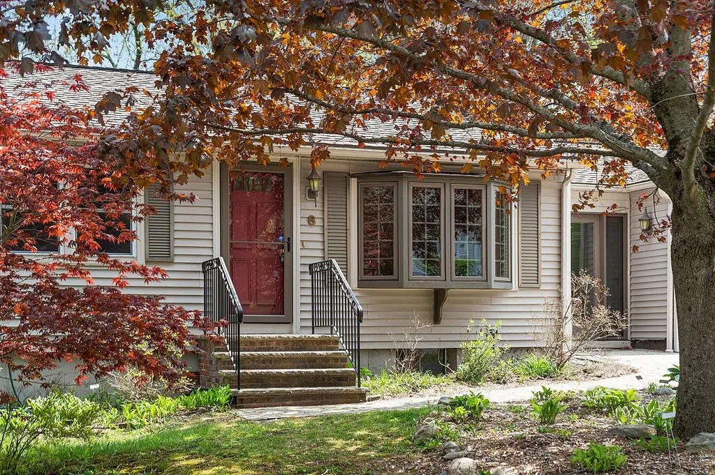 8 Brentwood Avenue Salem NH 03079