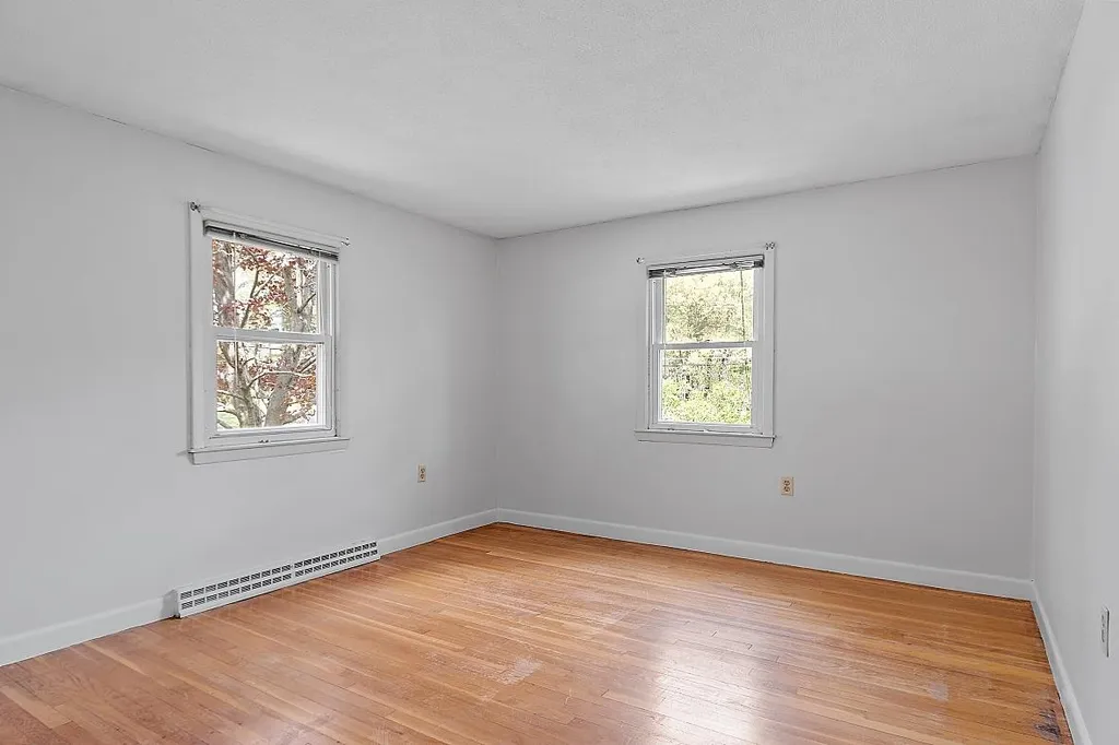 8 Brentwood Avenue Salem NH 03079