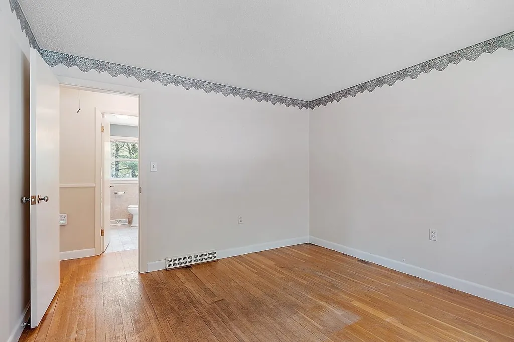 8 Brentwood Avenue Salem NH 03079