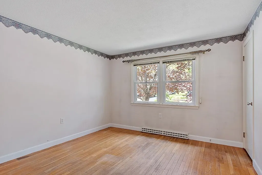 8 Brentwood Avenue Salem NH 03079