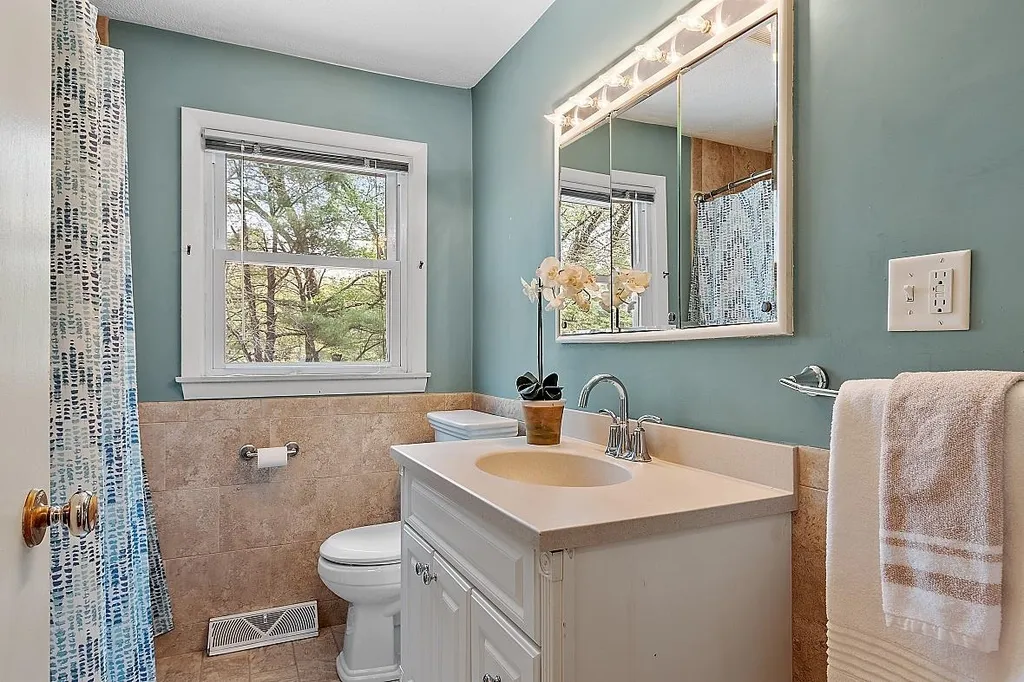 8 Brentwood Avenue Salem NH 03079