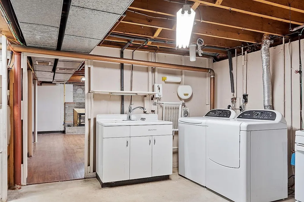 8 Brentwood Avenue Salem NH 03079