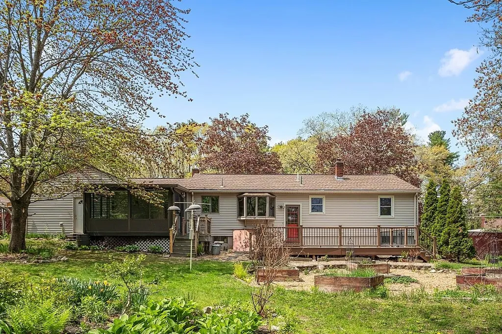 8 Brentwood Avenue Salem NH 03079