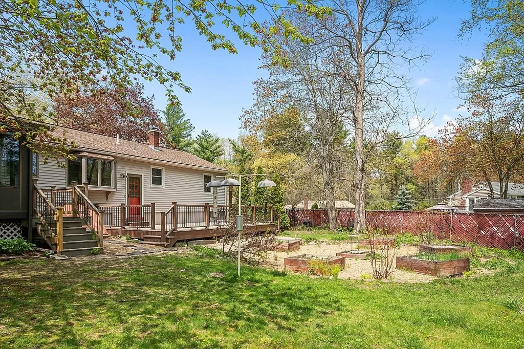 8 Brentwood Avenue Salem NH 03079