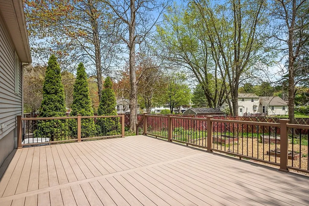 8 Brentwood Avenue Salem NH 03079