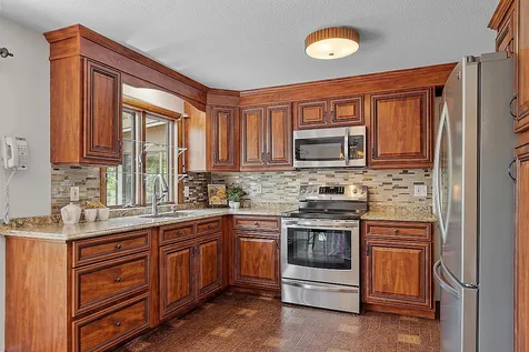 8 Brentwood Avenue Salem NH 03079