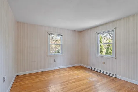 8 Brentwood Avenue Salem NH 03079