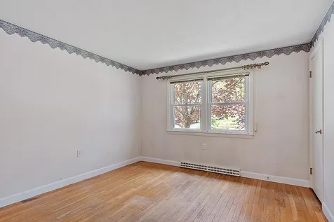 8 Brentwood Avenue Salem NH 03079