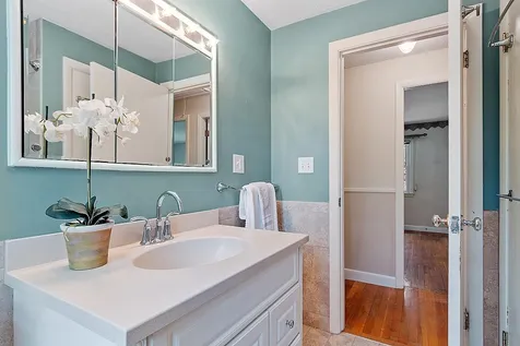 8 Brentwood Avenue Salem NH 03079
