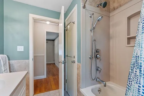 8 Brentwood Avenue Salem NH 03079