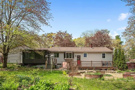 8 Brentwood Avenue Salem NH 03079