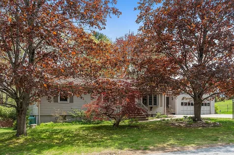 8 Brentwood Avenue Salem NH 03079
