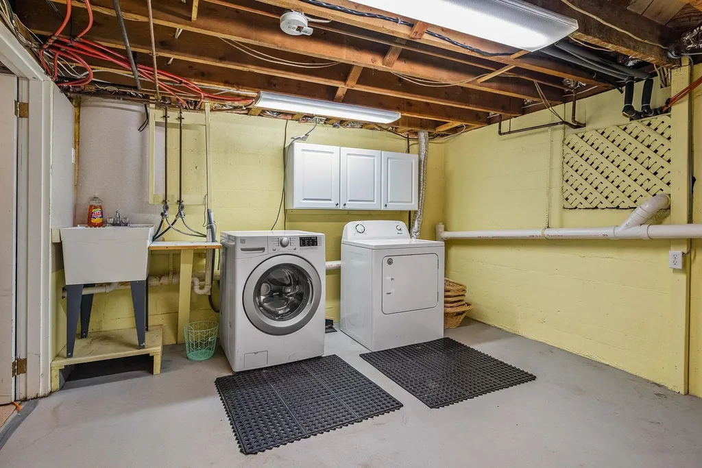 7 Davis Avenue Durham NH 03824