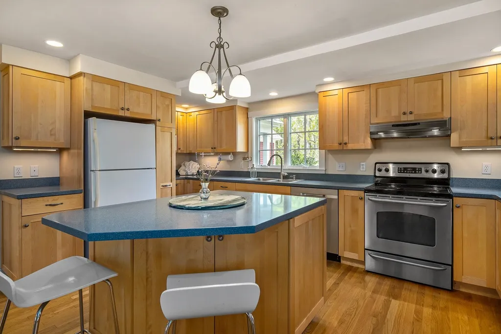 7 Davis Avenue Durham NH 03824