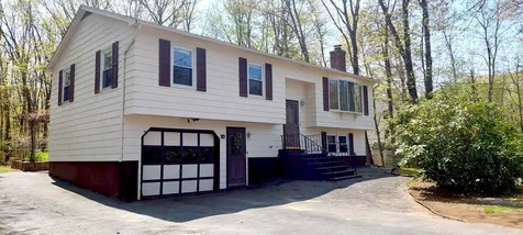 10 Wentworth Lane Derry NH 03038