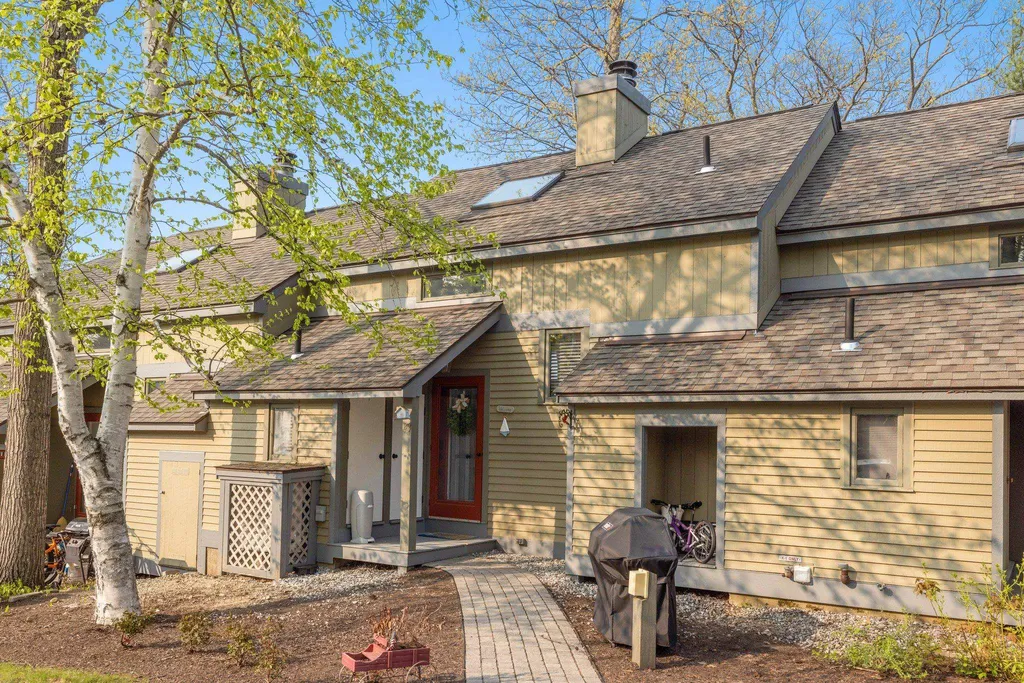 2696 Lake Shore Road Gilford NH 03249