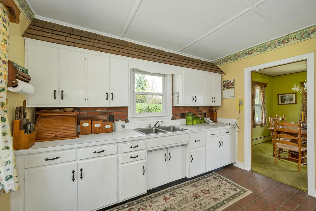 11 Clow Road Wolfeboro NH 03894