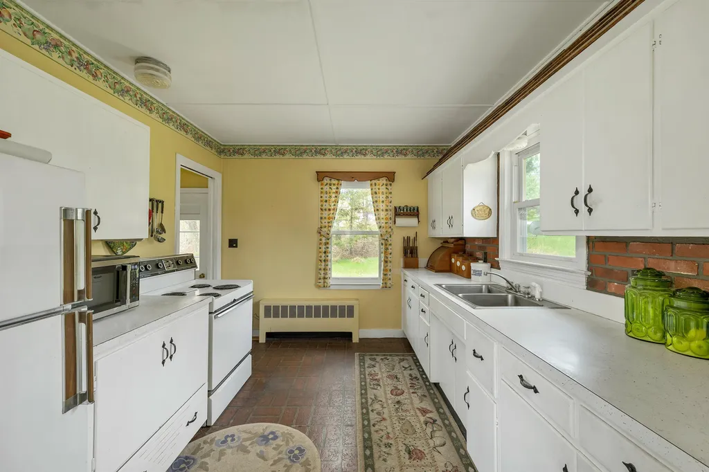 11 Clow Road Wolfeboro NH 03894