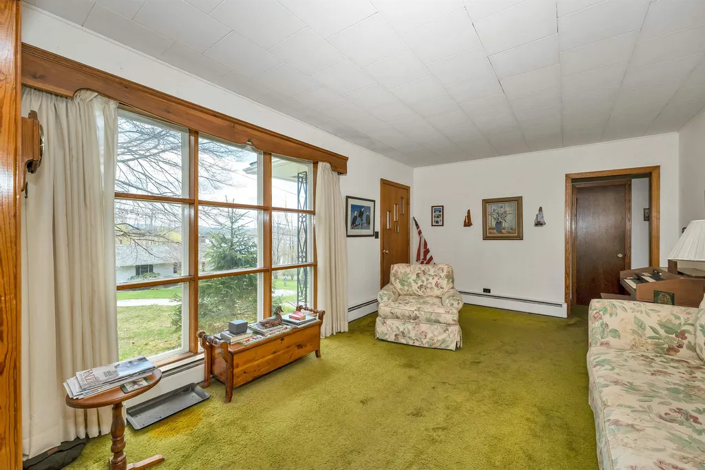 11 Clow Road Wolfeboro NH 03894