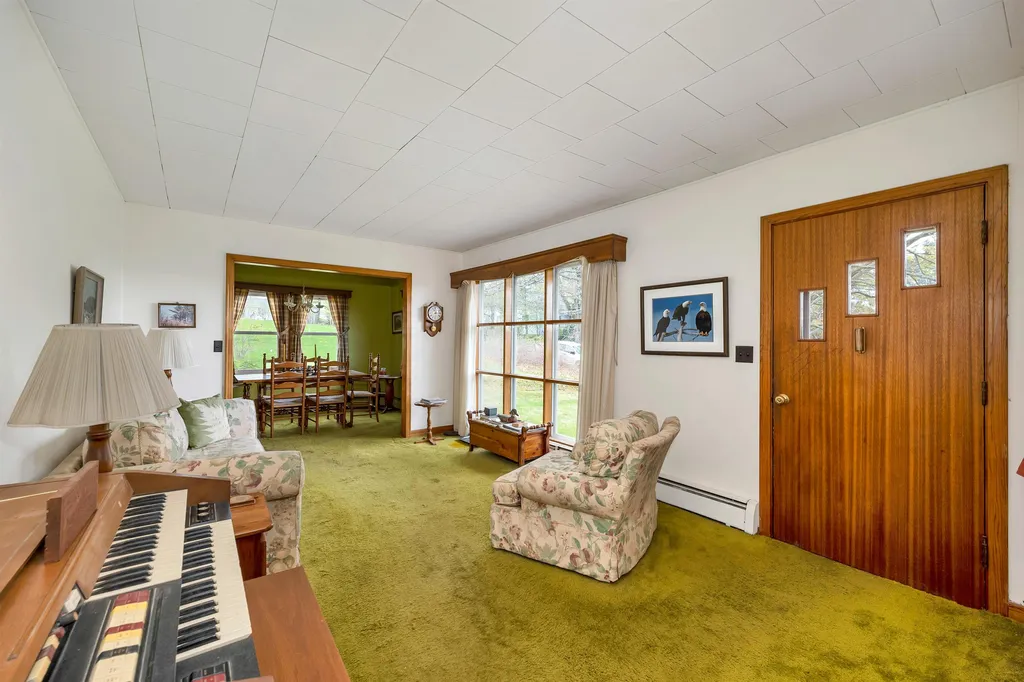 11 Clow Road Wolfeboro NH 03894