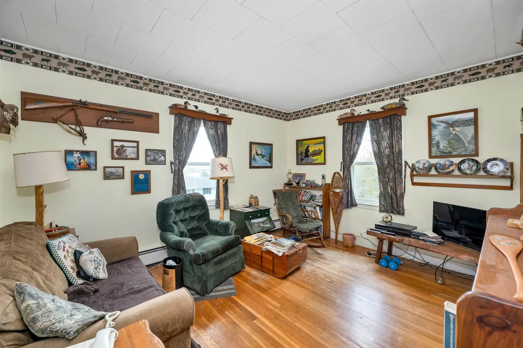 11 Clow Road Wolfeboro NH 03894