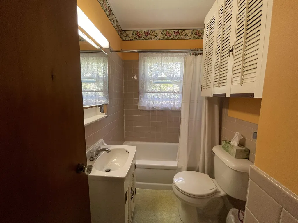 11 Clow Road Wolfeboro NH 03894