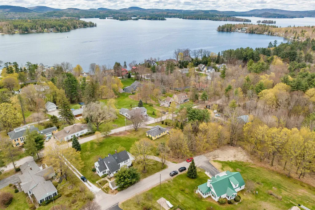 11 Clow Road Wolfeboro NH 03894