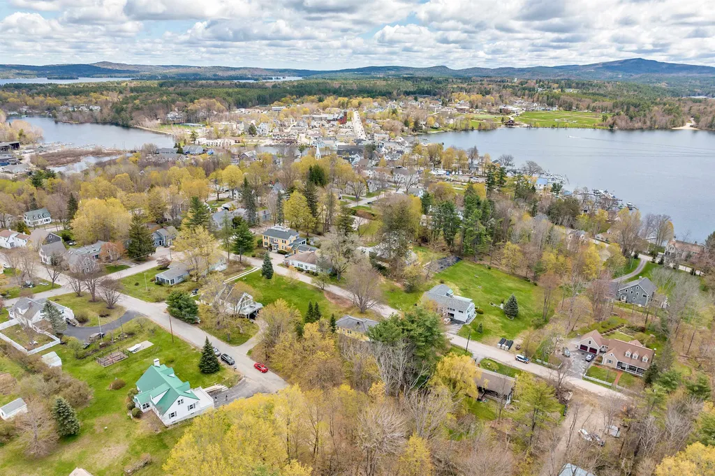 11 Clow Road Wolfeboro NH 03894