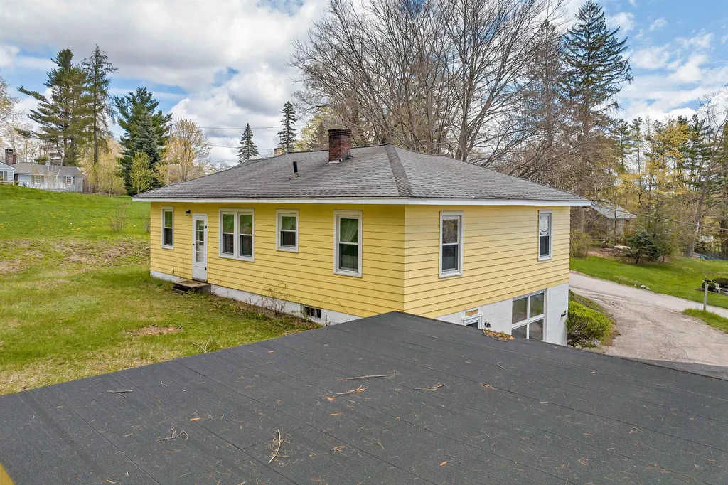 11 Clow Road Wolfeboro NH 03894