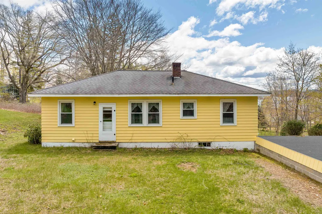 11 Clow Road Wolfeboro NH 03894