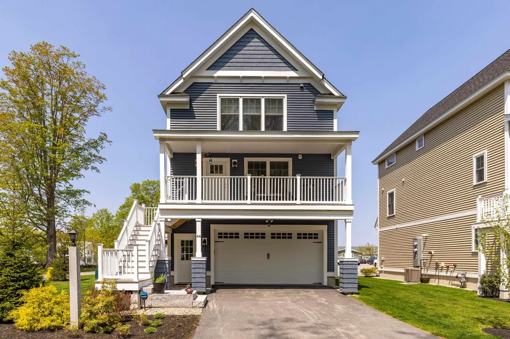 44 Landmark Hill Lane Kittery ME 03904