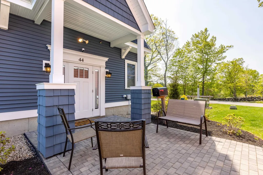 44 Landmark Hill Lane Kittery ME 03904