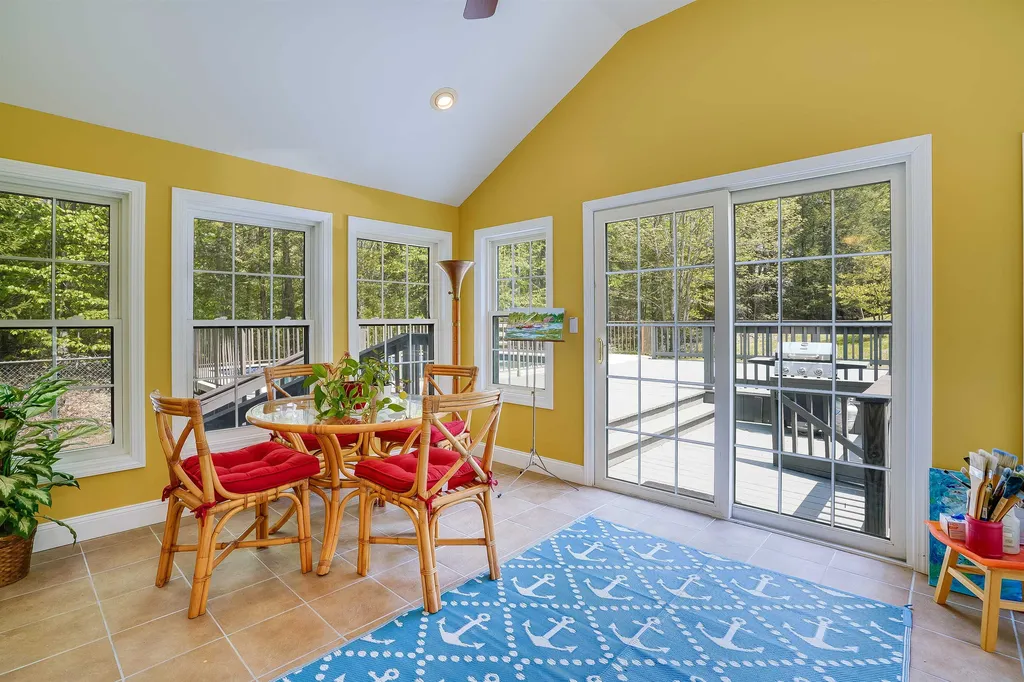 5 Diane Lane Sandown NH 03873