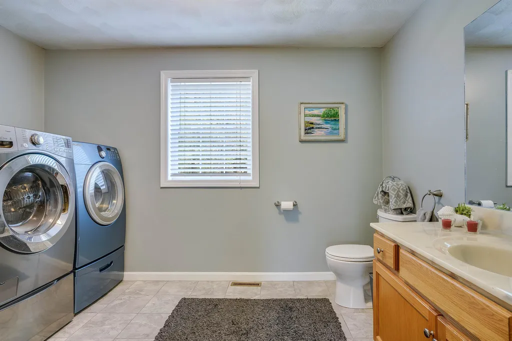 5 Diane Lane Sandown NH 03873