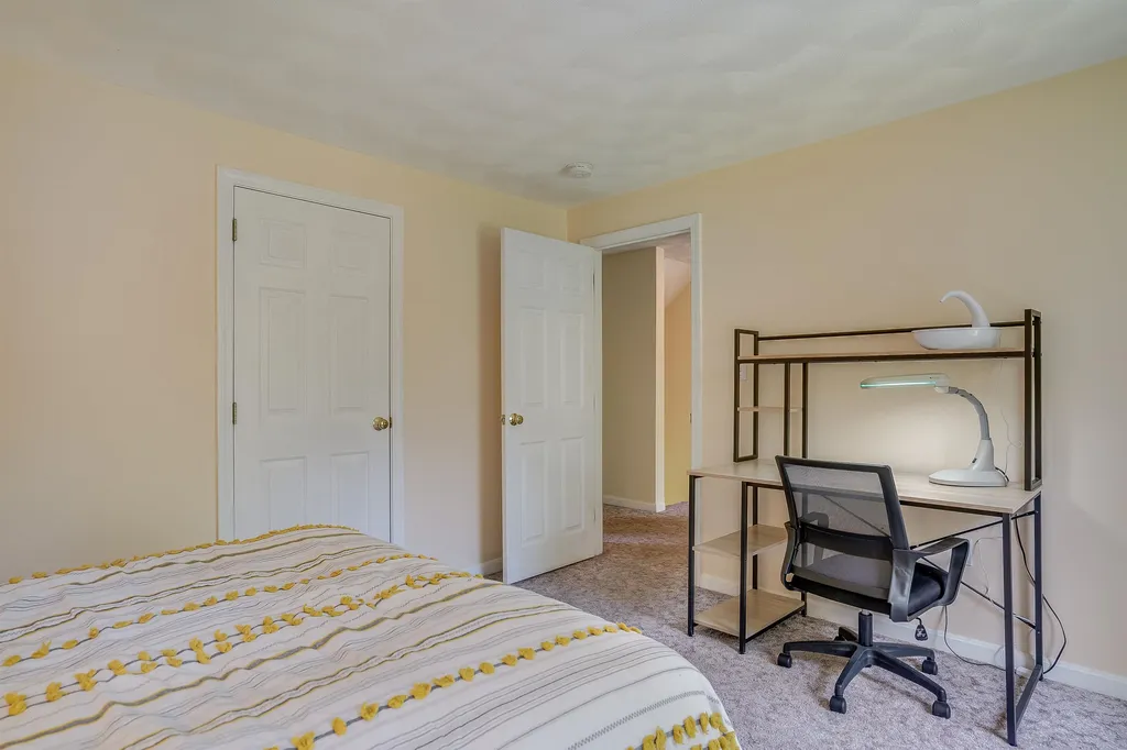 5 Diane Lane Sandown NH 03873