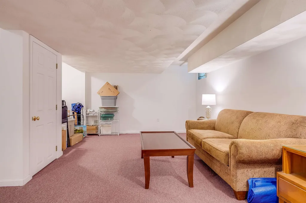 5 Diane Lane Sandown NH 03873