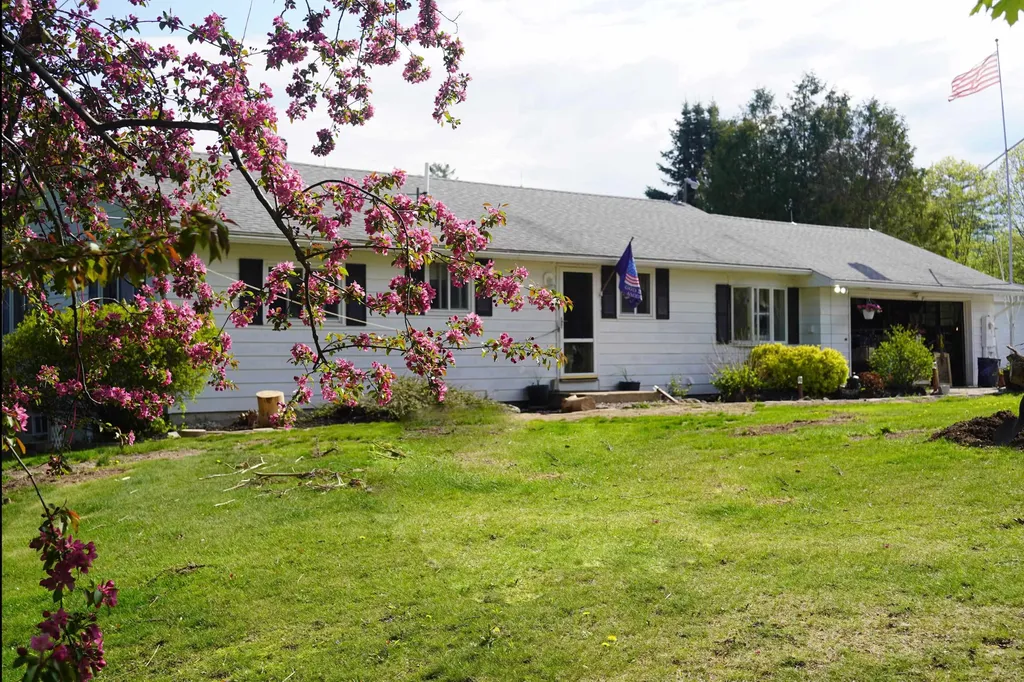 84 Old Lake Shore Road Gilford NH 03249